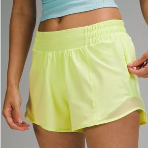 🍏LULULEMON HOTTY HOT LR SHORT 4”-CRISPIN GREEN🍏